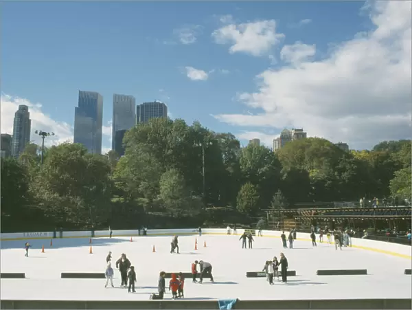 20055601. USA New York Manhattan Wollman ice rink in Central Park