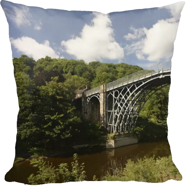 England, Shropshire, Ironbridge, View of the grade 1 listed Cast Iron Bridge across the river Severn