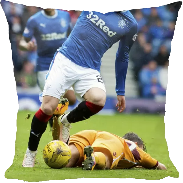 Rangers vs Motherwell: Intense Rivalry at Ibrox Stadium - Scottish Premiership Clash between Michael O'Halloran and Craig Clay