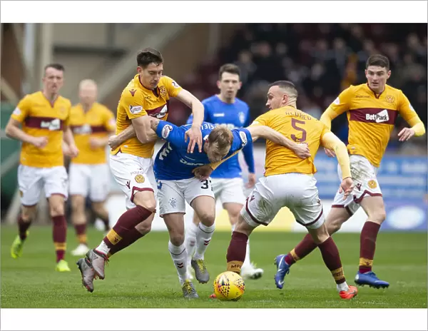 Scott Arfield's Fierce Battle for Possession: Motherwell vs Rangers - Scottish Premiership Clash