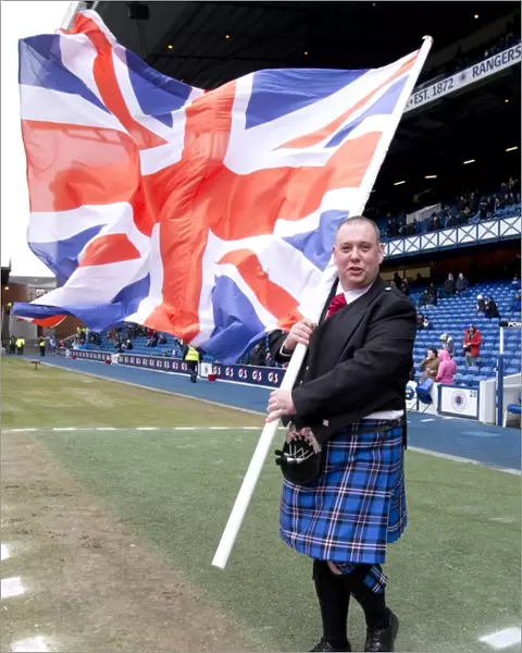 Flag-Bearing Showdown at Ibrox Stadium: Rangers vs Stirling Albion - Scottish Third Division, 0-0 Impasse