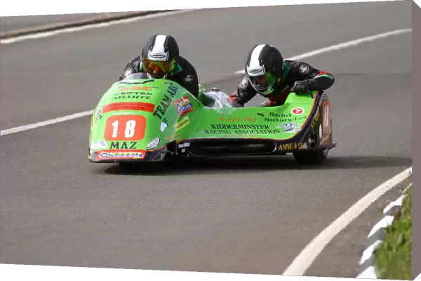 Kenny Howles & Doug Jewell (ARC Ireson Yamaha) 2004 Sidecar TT