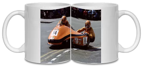 Roy Hanks & Vince Biggs (Yamaha) 1981 Sidecar TT