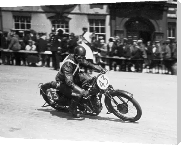 Freddie Hicks (Velocette) 1929 Junior TT