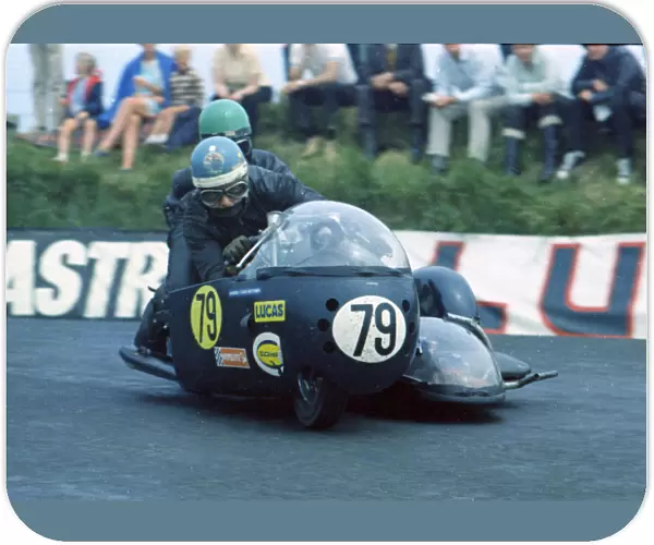 Michael Hunt & Colin Newbold (Triumph) 1970 750 Sidecar TT