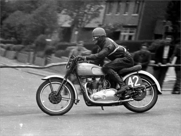 Willie Workman (Triumph) 1952 Senior Clubman TT