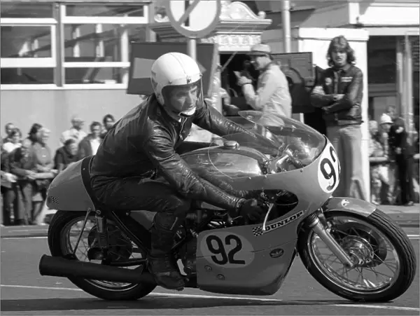 Bob Hirst (Seeley) 1977 Senior Manx Grand Prix