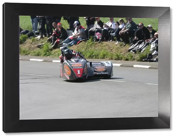 Dave Molyneux at Sulby Bridge: 2007 Sidecar race A