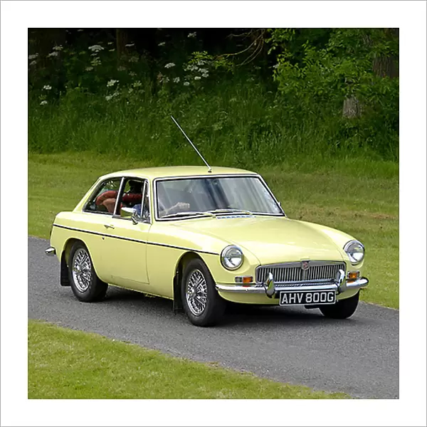 MG MGB GT 1968 Yellow
