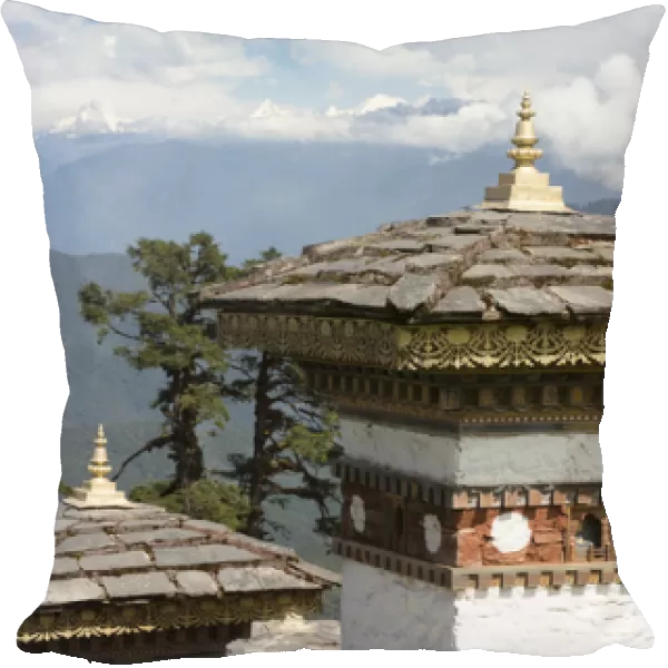 Asia, Bhutan. Druk Wangyal Chortens at Dorcha La Pass