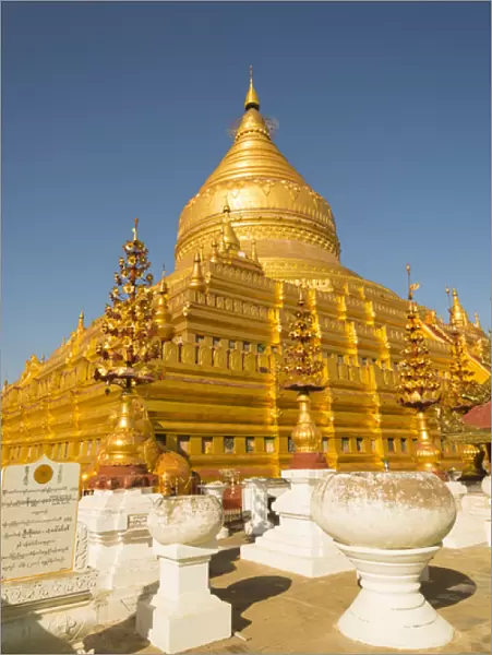 Myanmar. Bagan. Nyaung U. Shwezigon Pagoda