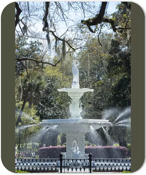 USA, Georgia, Savannah, fountain in Forsyth Park