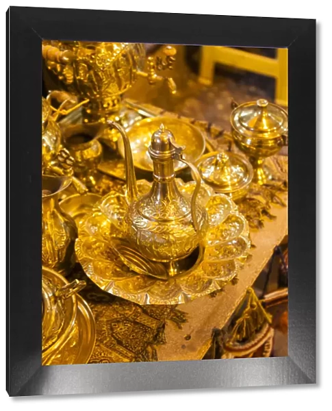 Iran, Central Iran, Shiraz, Bazar-e Vakil market, traditional metal souvenirs