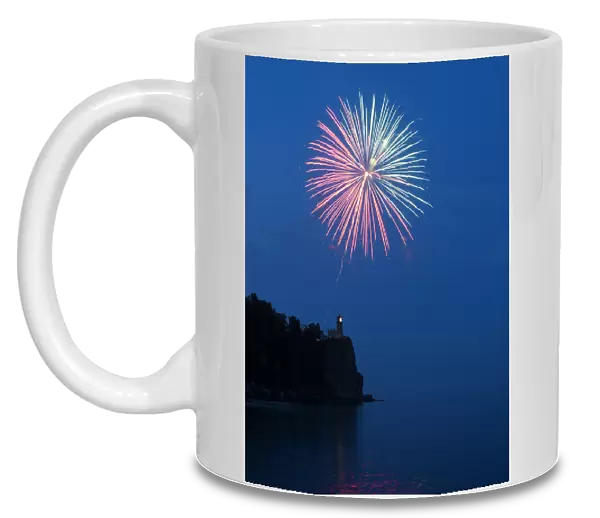 USA, Minnesota, Two Harbors, Split Rock Lighthouse, Fireworks celebrate the lights