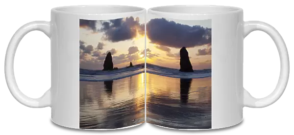 OR, Cannon Beach, seastacks at sunset