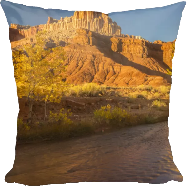 USA, Utah, Capitol Reef National Park. The Castle formation and Fremont River. Credit as