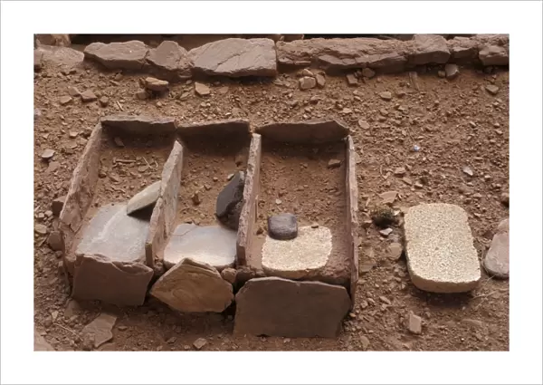 Grinding stones of the Anasazi  /  Ancestral Puebloans