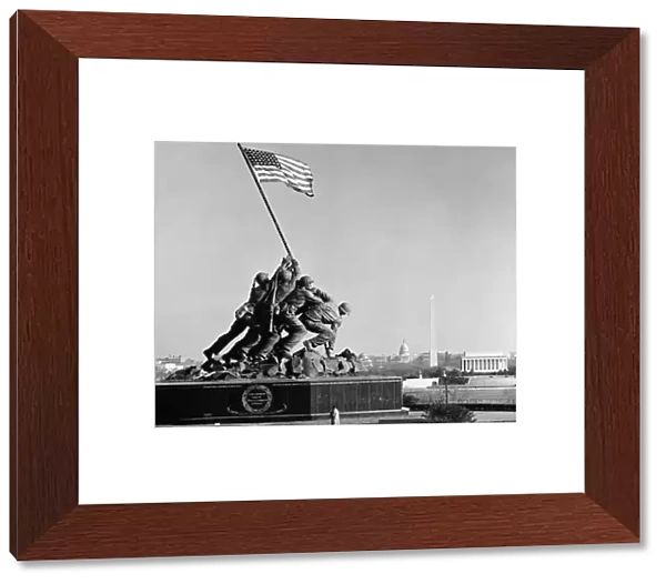 Military memorial statue near Arlington National Cemetery depicting the raising of the flag over Mount Suribachi during the World War II Battle of Iwo Jima. Sculpture by Felix de Weldon, 1954 photograrphed in 1956