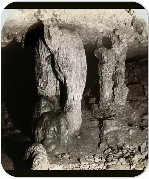 KENTUCKY: MAMMOTH CAVE. A stalactite formation in Mammoth Cave, Kentucky