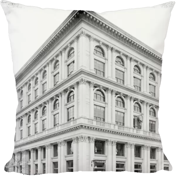 NYC: TIFFANY BUILDING, 1905. The Tiffany and Company Building on Fifth Avenue in New York City