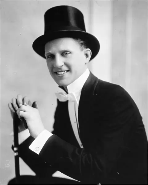 FASHION: TOP HAT, 1920s