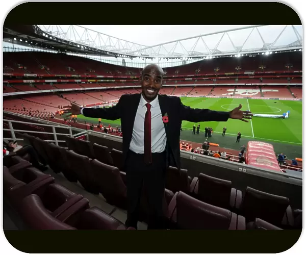 Mo Farah in Arsenal Directors Box: Arsenal vs. Tottenham (2015-16)