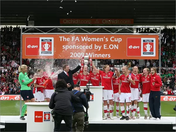 Arsenal Ladies lift the FA Cup Trophy