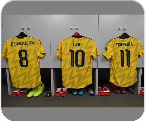 Arsenal in the Changing Room before FC Barcelona Clash (2019-20)