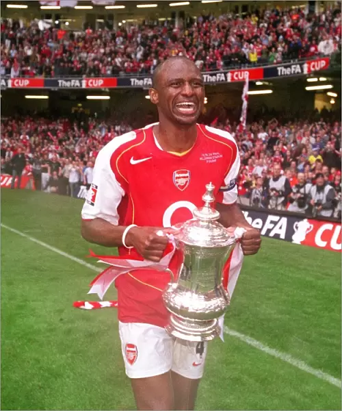 Patrick Vieira (Arsenal) with the FA Cup Trophy. Arsenal 0: 0 Manchester United