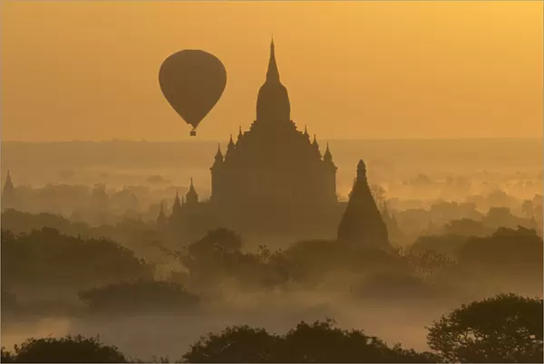 Sunrise with balloons over the pagodas of Bagan 4