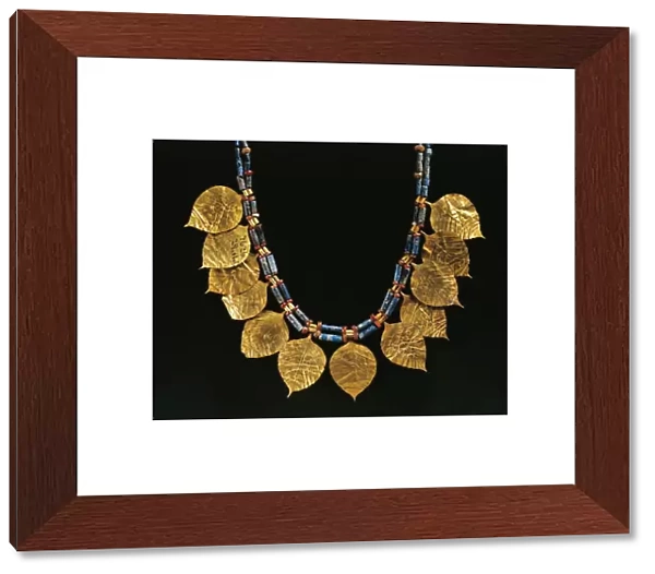 Lapislazuli necklace with gold pendants from Ur, Iraq, Detail, Sumerian civilization