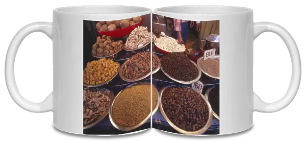 India, Delhi, spices for sale at Khari Baoli, Asias biggest spice market