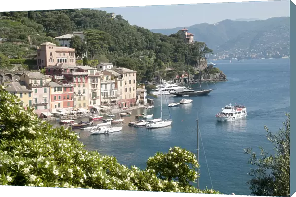 ITALY, Liguria, Portofino, waterside view of colourful houses & bay with boats