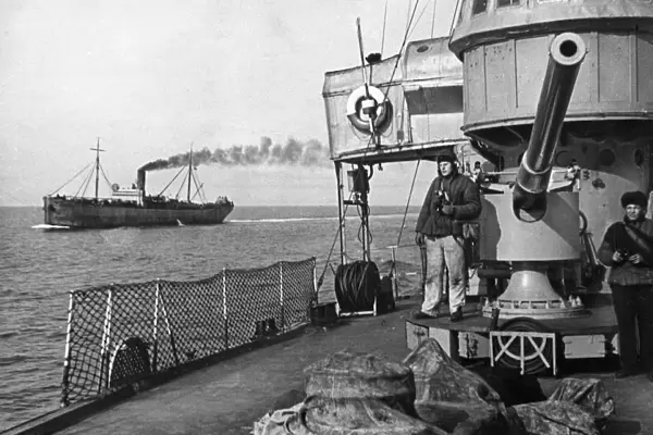 Black sea fleet, soviet naval vessels escorting a freight transport, may 1942