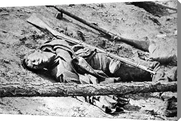 American Civil War: Dead soldier lying in road at Fredericksburg. Photographed by