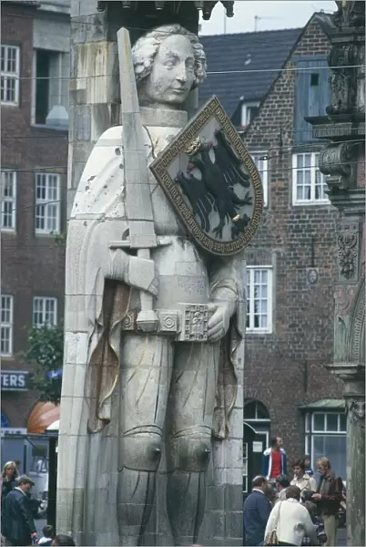 Germany, Bremen State, Bremen, Marktplatz, statue of Paladin Orlando