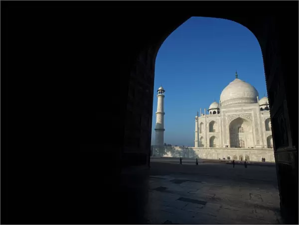 View of the Taj Mahal through archway, Agra, Uttar Pradesh, India
