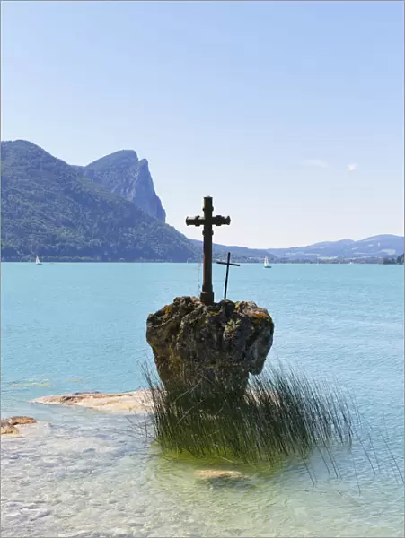 Rock with a cross, Mondsee Lake, Salzkammergut, Salzburg State, Upper Austria, Austria