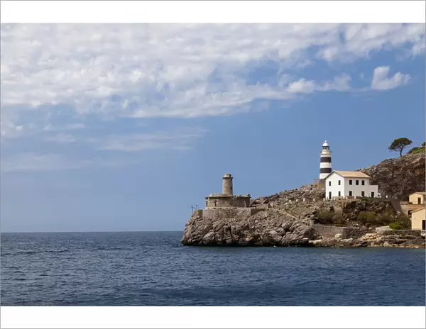 Punta de sa Creu with the Sa Creu lighthouse and the remains of the Bufador lighthouse, Port de Soller, Soller, Majorca, Balearic Islands, Spain