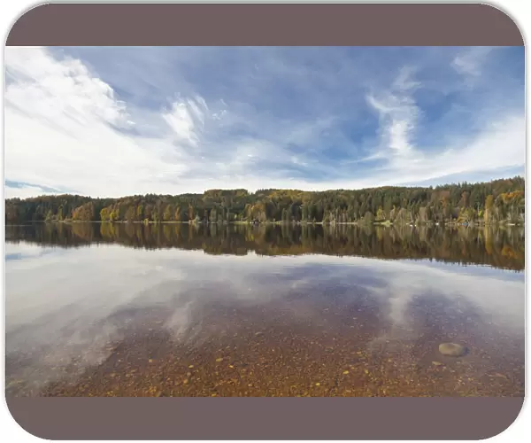 Lake Kirchsee in autumn, Sachsenkam, Bad Toelz, Bavaria, Upper Bavaria, Germany