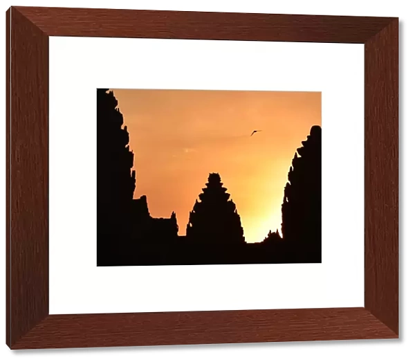 Angkor wat towers sunrise silhouettes - Cambodia