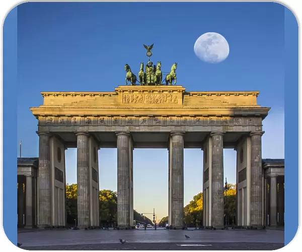Super Moon over Brandenburg Gate (Brandenburger Tor), Berlin, Germany