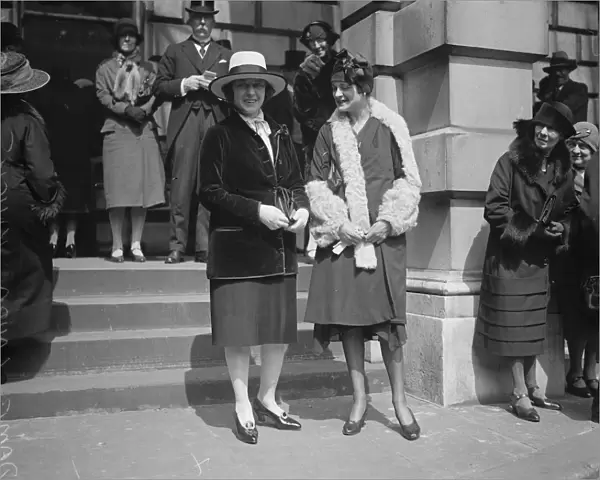 Royal Academy private view. Mrs Laura Knight RA and Miss Parry Cohen. 3 May 1929