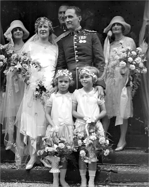 The wedding of Captain A. C. Giles, ( Royal Warwickshire Regiment ) to Miss Evelyn Drewe