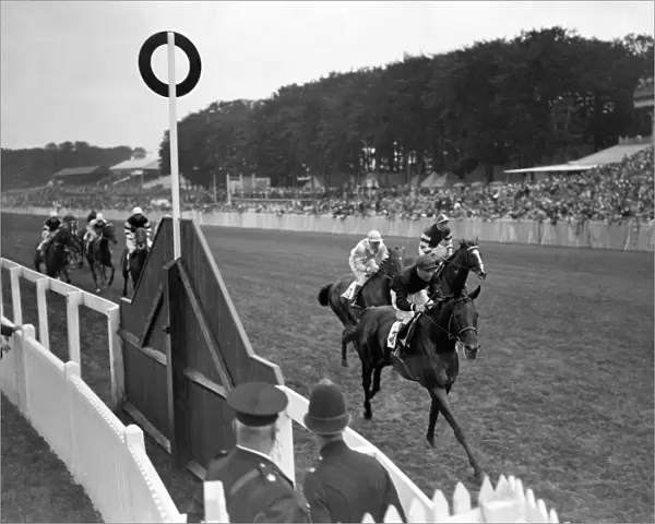 Gunboat ( P. Maher ) winning the Chichester Stakes at Goodwood Racecourse