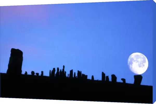 The skimming of the Moon ( saros circle ) at the circle of Callanish, Isle of Lewis