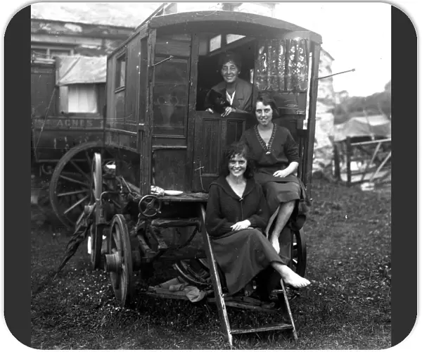 Women on a caravan, Cornwall. Around 1920s