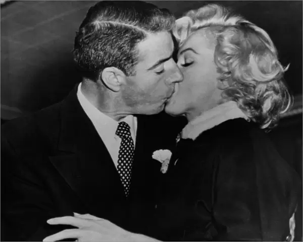 Marilyn Monroe Kisses Joe Di Maggio