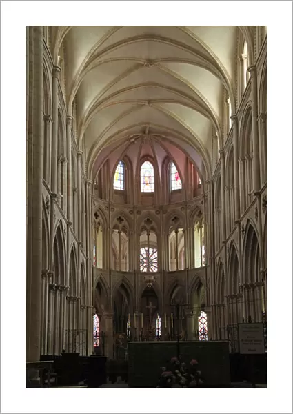 Depicting an internal view to the east