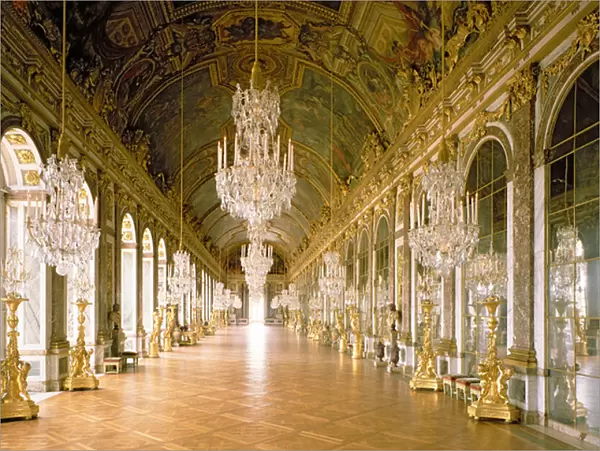 View of the Hall of Mirrors (Galerie dese Glaces) in the Versailles Castle (photo)